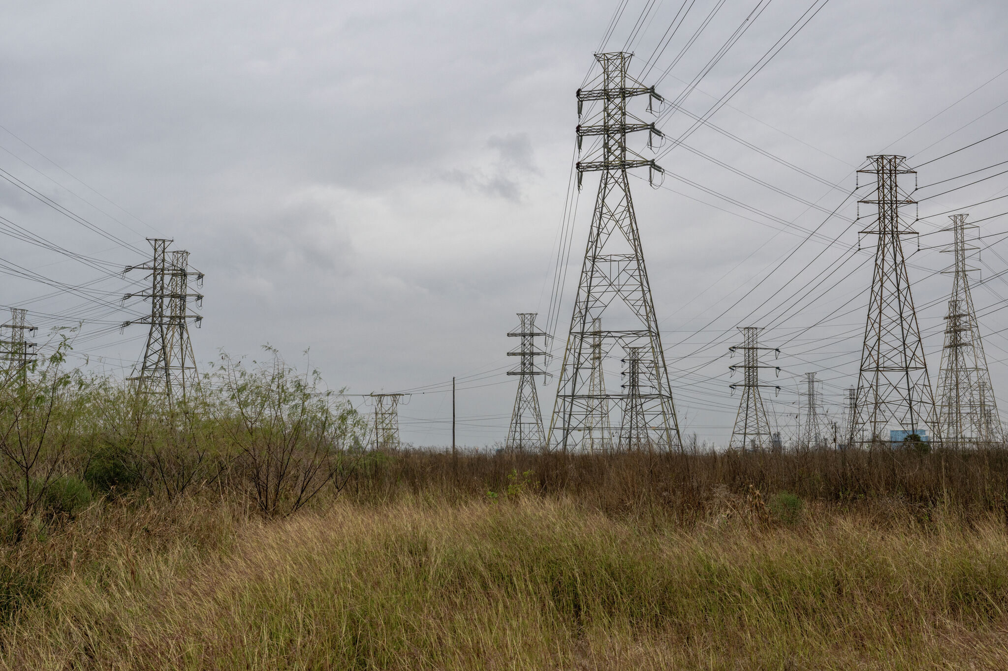 ERCOT calculates Texas' risk of rolling blackouts this winter