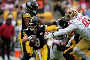 Arik Armstead Named 49ers Walter Payton Man of the Year for Second