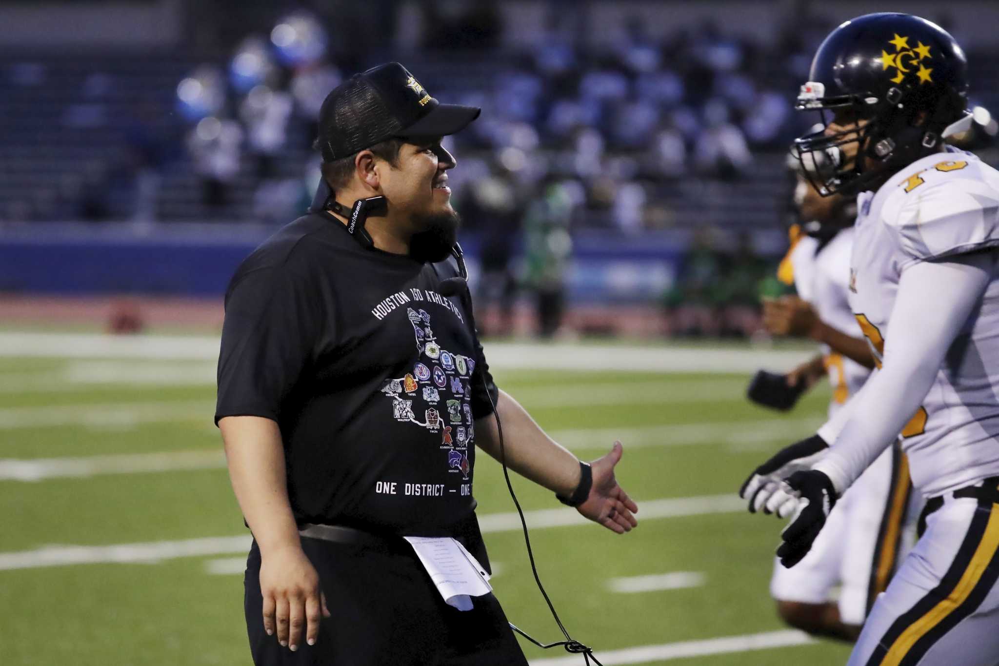 HS football: First-year coach Tony Herrera guiding Wisdom to hot start