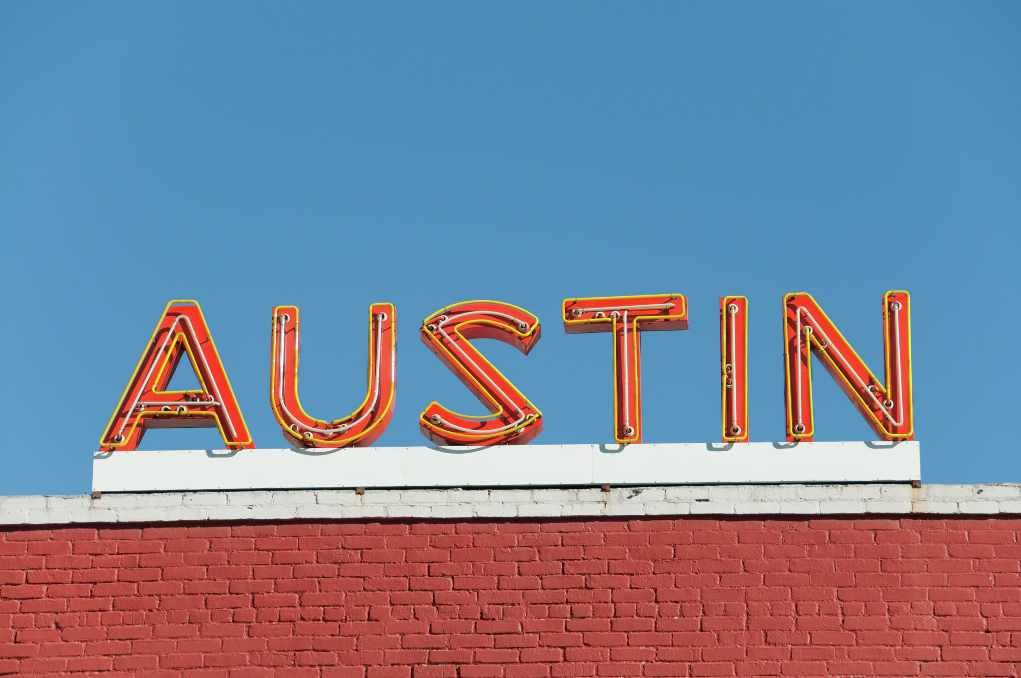 在德克萨斯州首府奥斯汀出现了一个嘲笑奥斯汀的NSFW贴纸