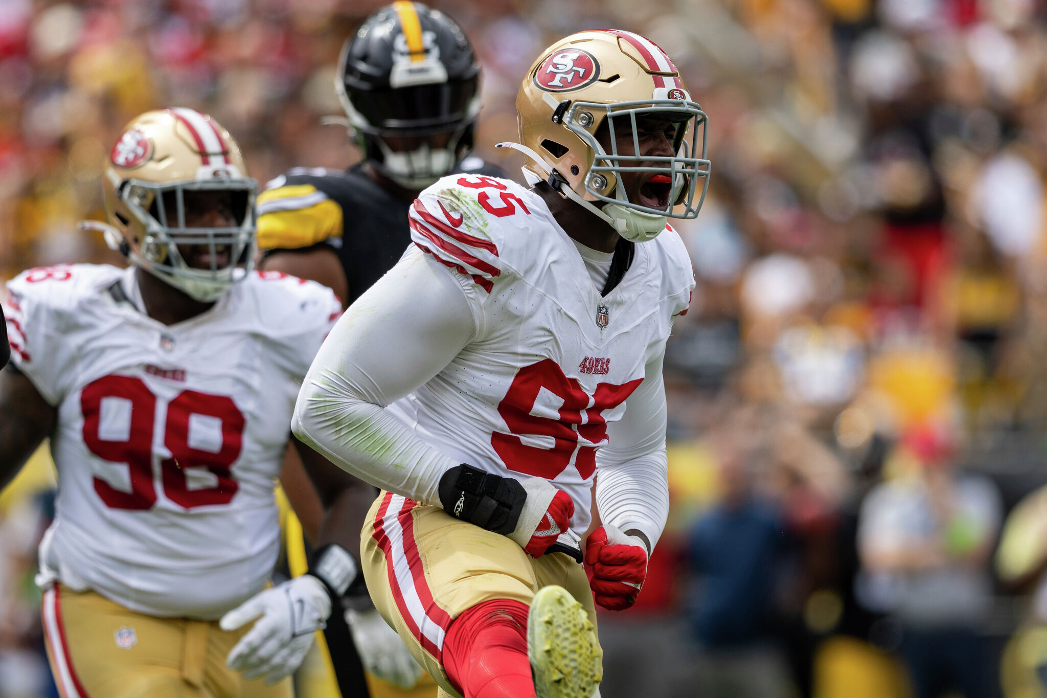 Photos from San Francisco 49ers win over L.A. Rams, the first home