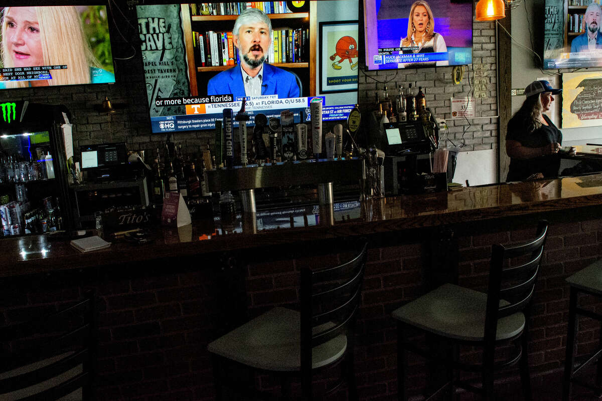 Big Wig's 'dive bar' opens in Milford on New Haven Ave.