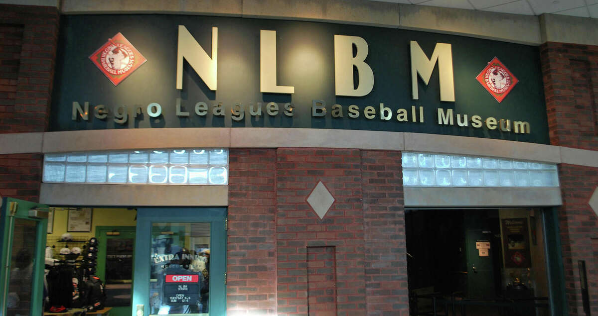 Houston Astros visit Negro Leagues Baseball Museum in Kansas City