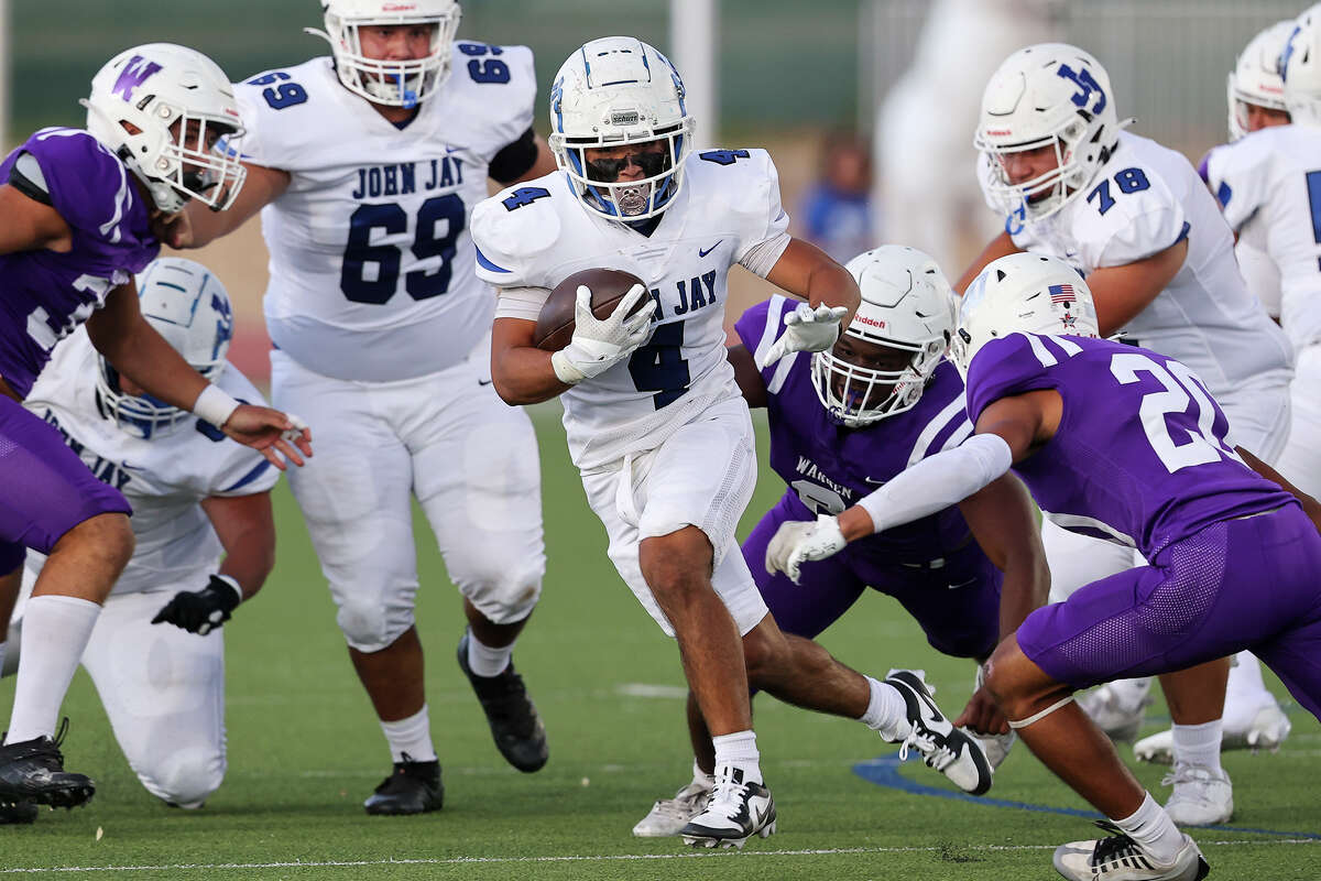 Jays with a Strong Start to the Football Season