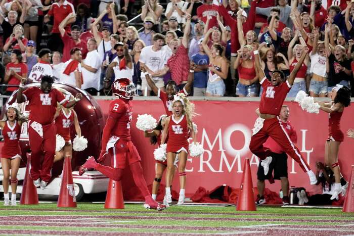 Houston Cougars unveil Oilers-inspired football uniforms