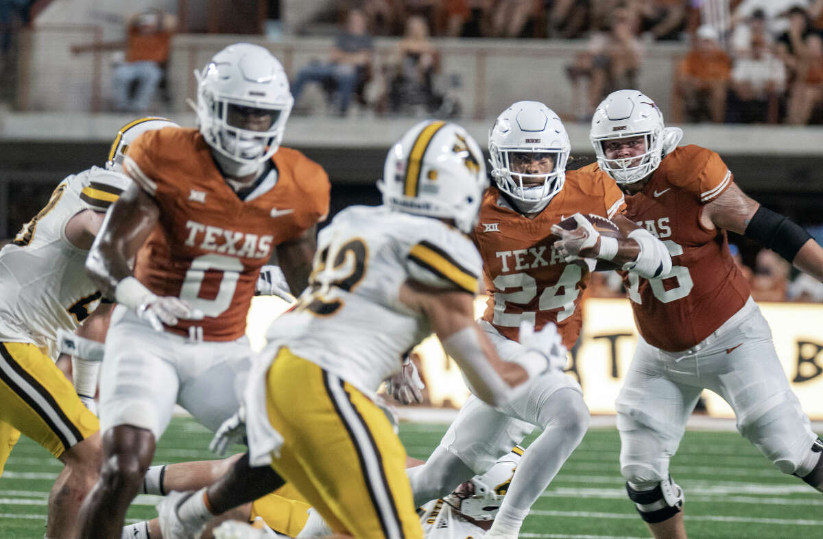 No. 4 Texas pulls away from Wyoming in fourth quarter to stay unbeaten