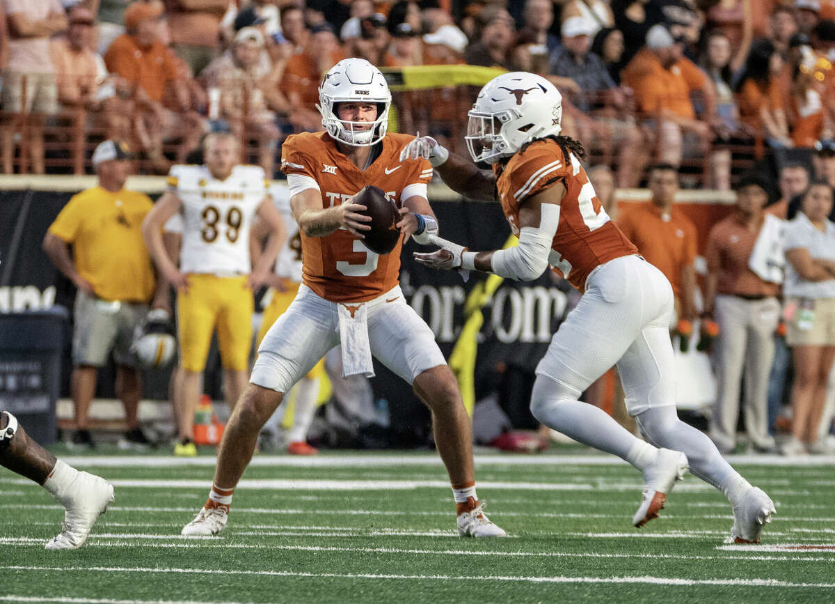 No. 4 Texas Pulls Away From Wyoming In Fourth Quarter To Stay Unbeaten