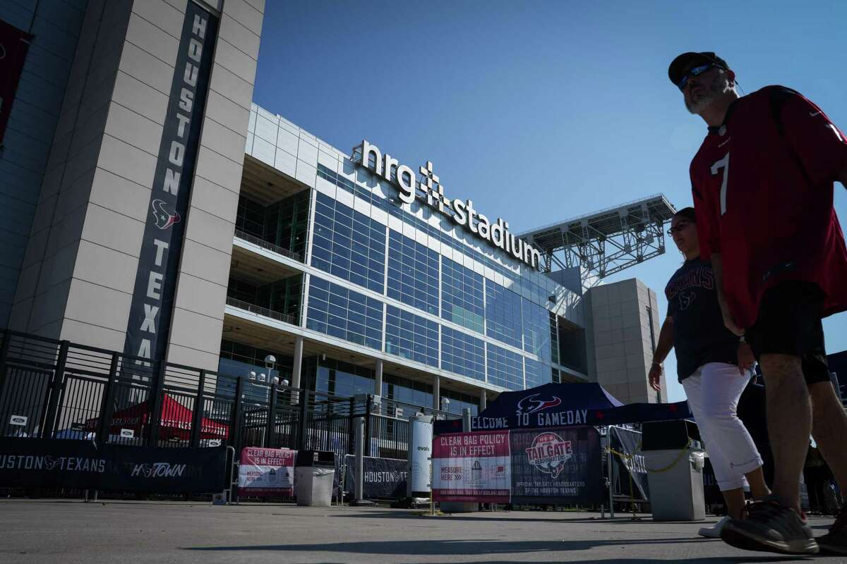 Empty NRG Stadium a 'weird' atmosphere for Texans game