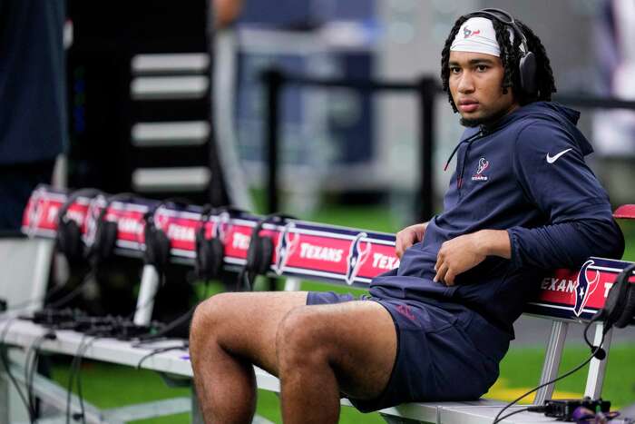 Arlington, Texas, USA. 11th Dec, 2022. Houston Texans offensive tackle  LAREMY TUNSIL (78) hydrating before the NFL football game between the  Houston Texans and the Dallas Cowboys on December 11, 2022 at