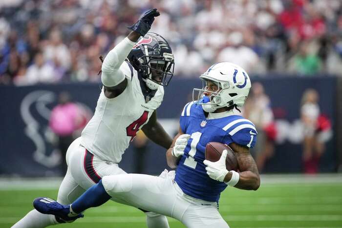 Denver Broncos wide receiver Tim Patrick (81) against the Philadelphia  Eagles during the first half of an NFL football game, Sunday, Nov. 14, 2021,  in Denver. (AP Photo/David Zalubowski Stock Photo - Alamy