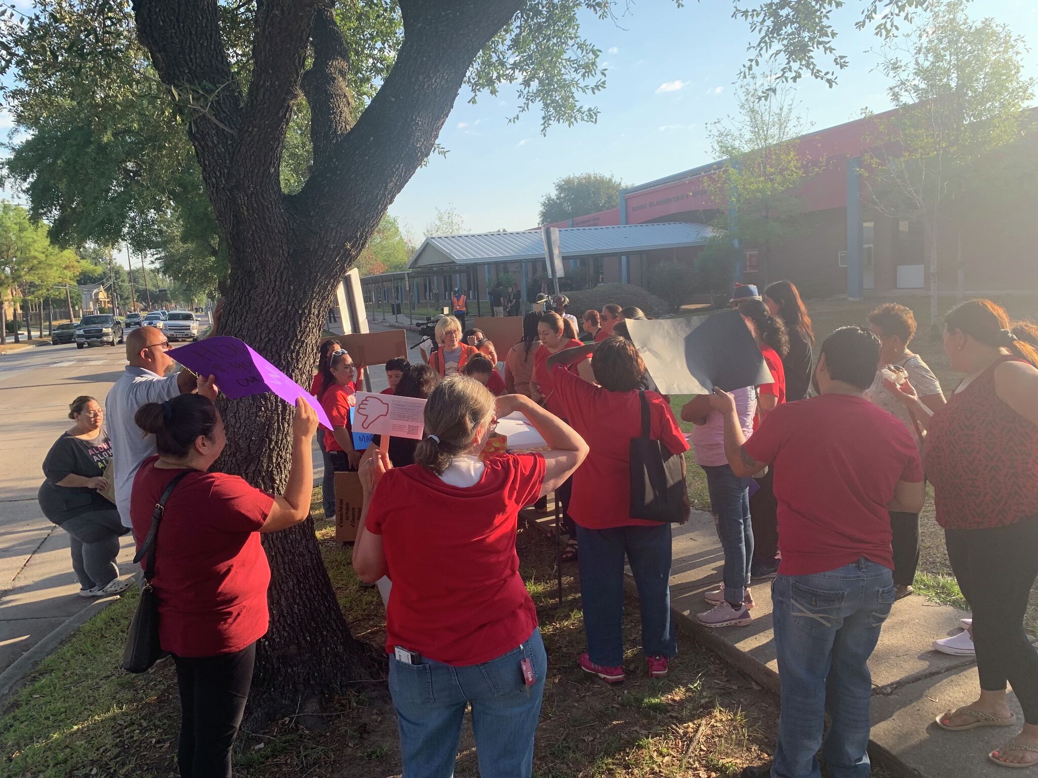 HISD Parents Rally To Support Teachers At NES-aligned Campus