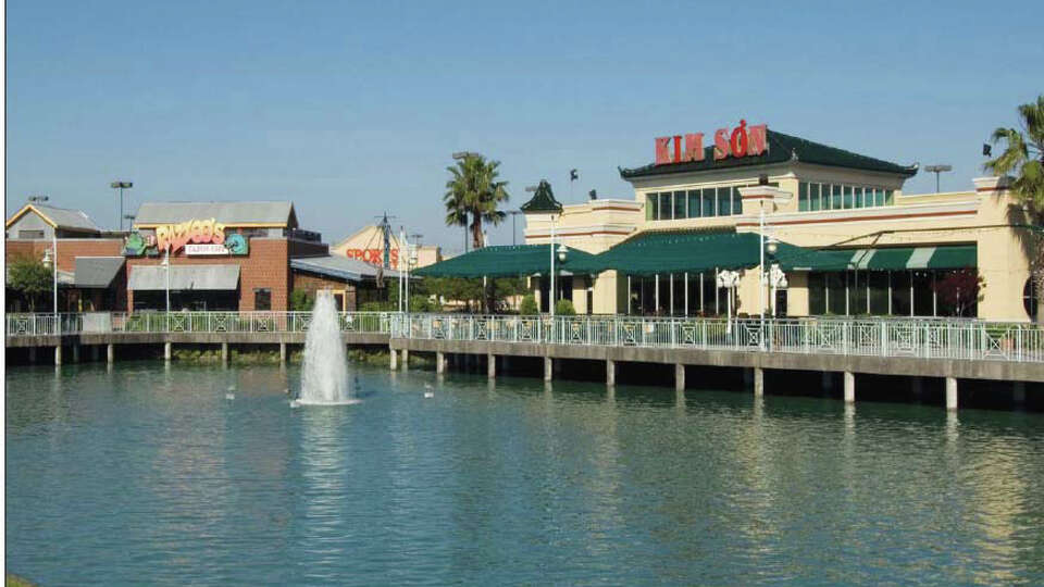 The Fountains on the Lake retail center is a 589,201-square-foot open-air center located in Stafford, an affluent submarket of Houston. The Fountains has a strategic location on the Southwest Freeway (US 59). The Southwest Freeway is the most heavily traveled highway between downtown Houston and southwest Houston. KIM SON RESTAURANT