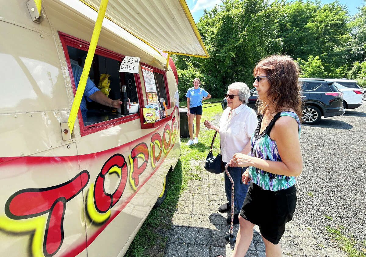 After 43 years, owners of CT's Top Dog plan final celebration