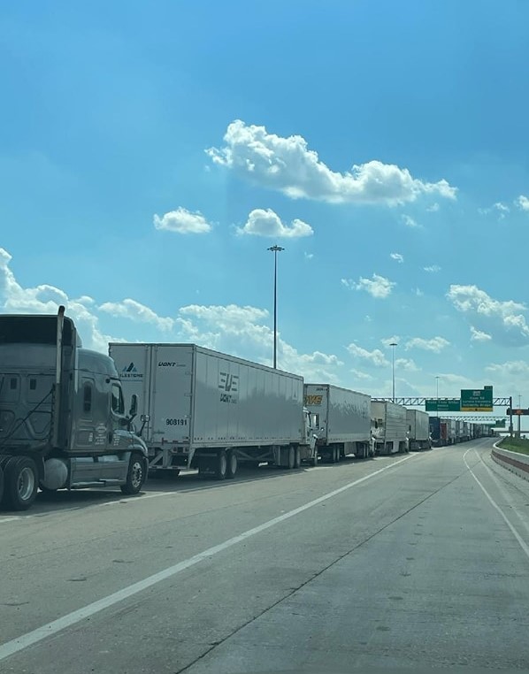 Outage causes backup for trucks at bridge to Laredo