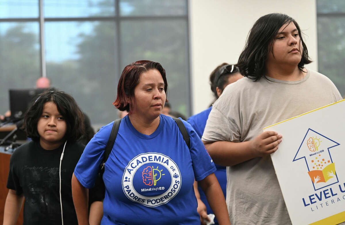 Maricela Palao and children attend the San Antonio Independent School District Board meeting. She was among dozens of parents who aired concerns about proposed closing of schools. 