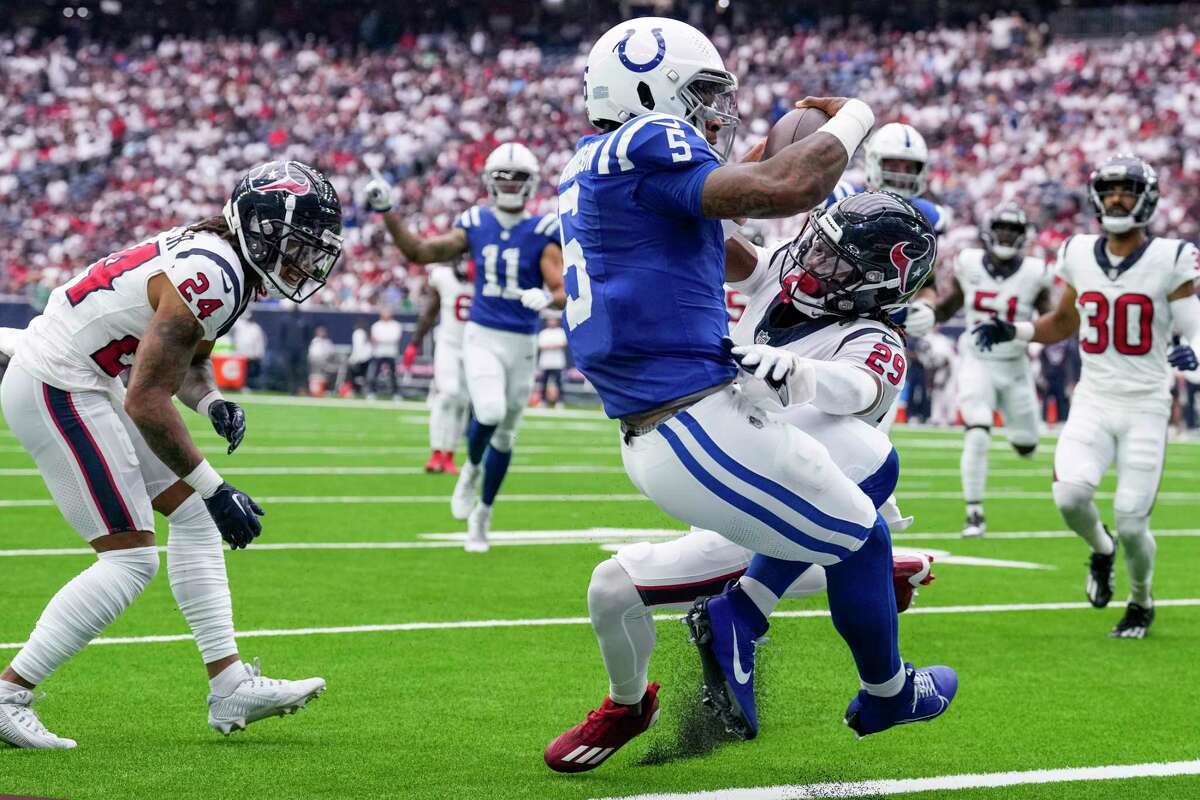 Texans' offense improves, but defense struggles in loss to Colts