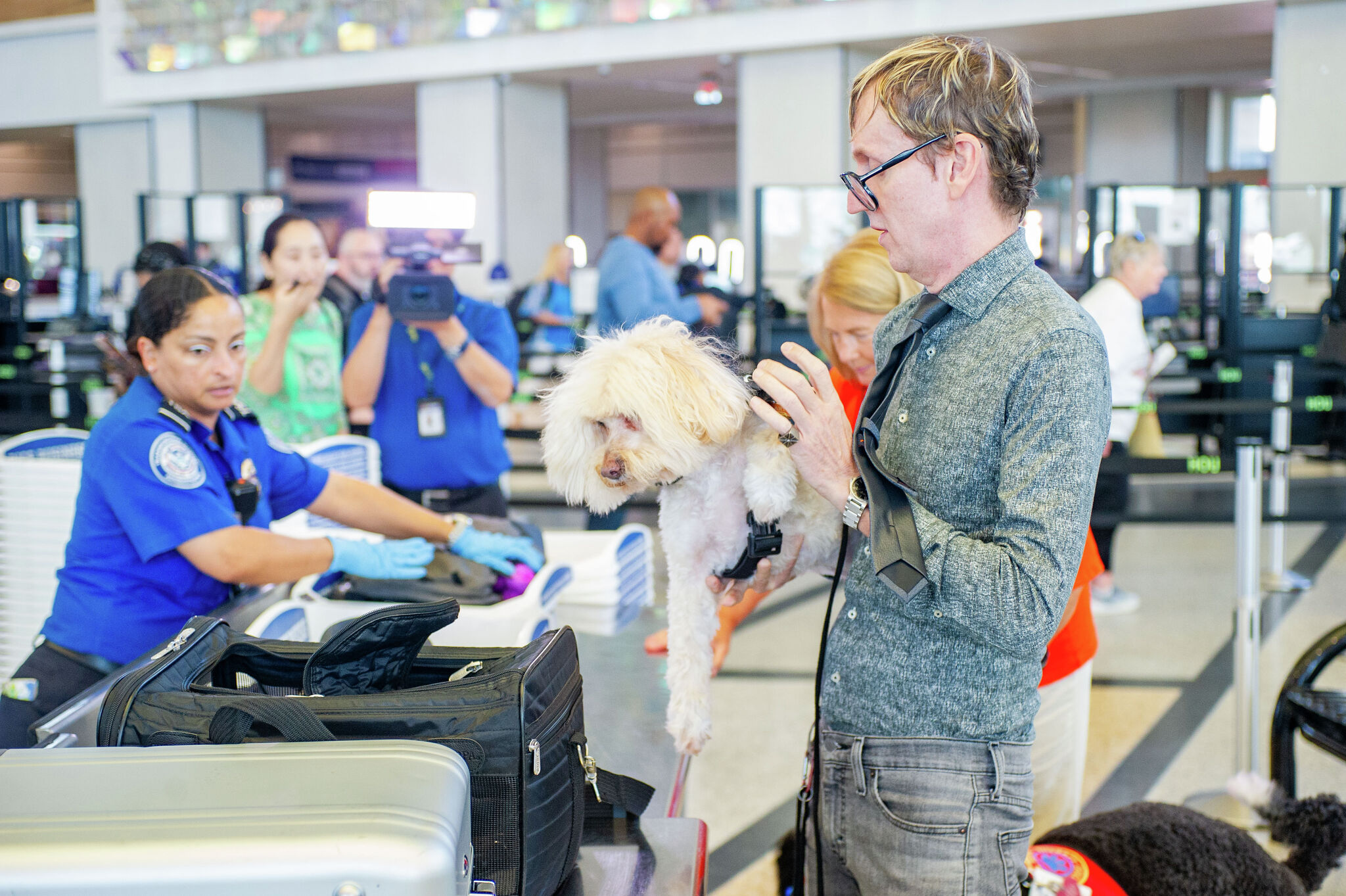 Houston airports warn against sending pets through security Xray