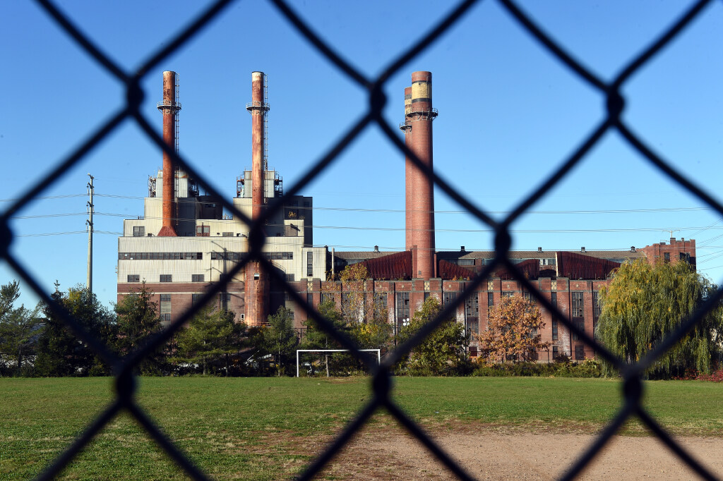 Debate simmers over New Haven's abandoned English Station power plant