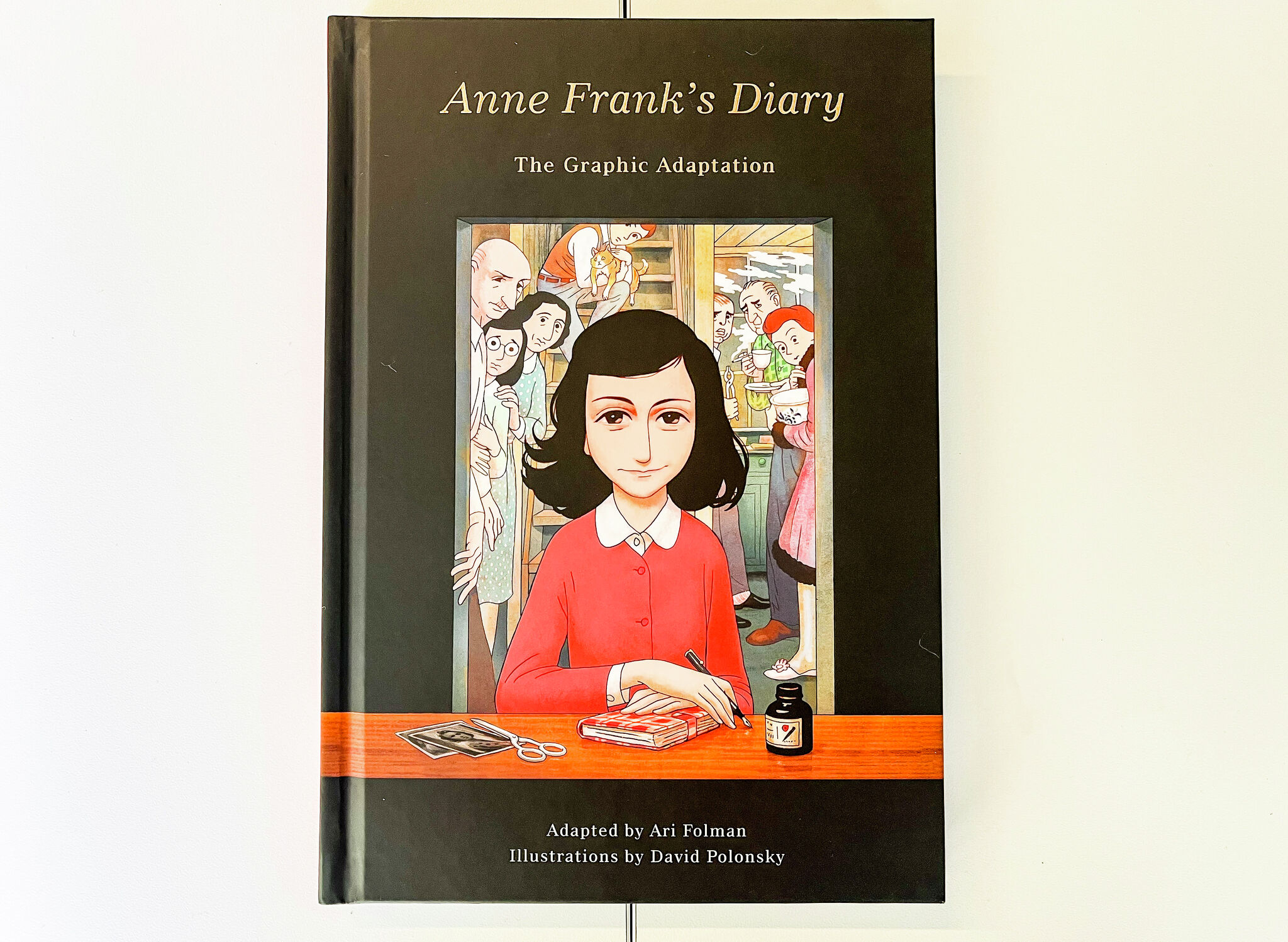 Anne Frank's Diary: The Graphic Adaptation: 9781101871799 |  : Books