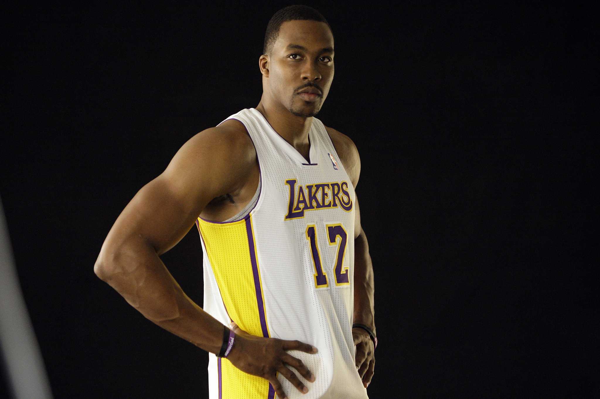 warriors-contend-with-their-roster-do-not-sign-dwight-howard