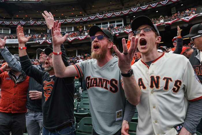 SF Giants' clinch: COVID keeps media out of clubhouse, but 1 got close