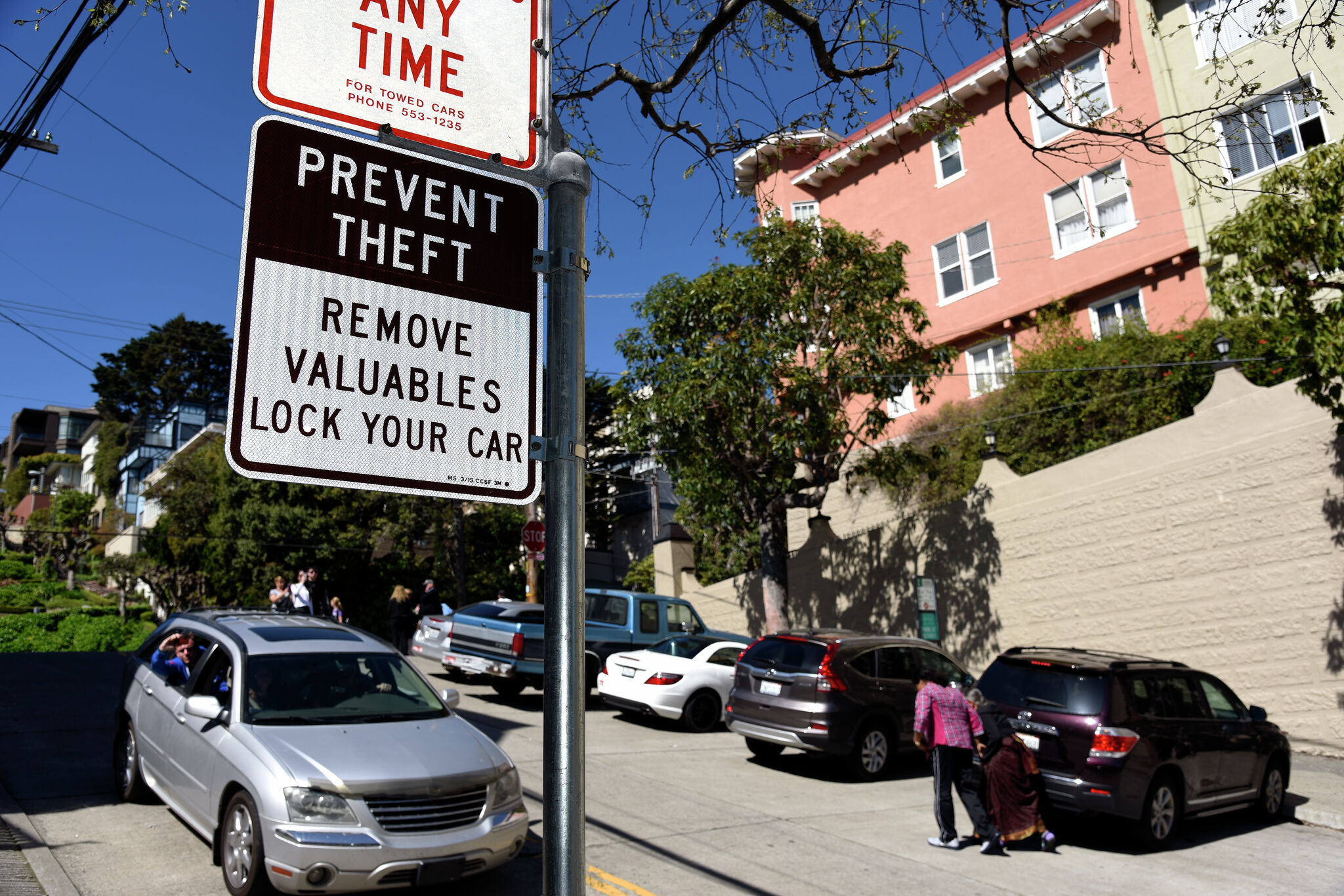 旧金山的汽车被破窗：如何避免成为“被抓”的受害者