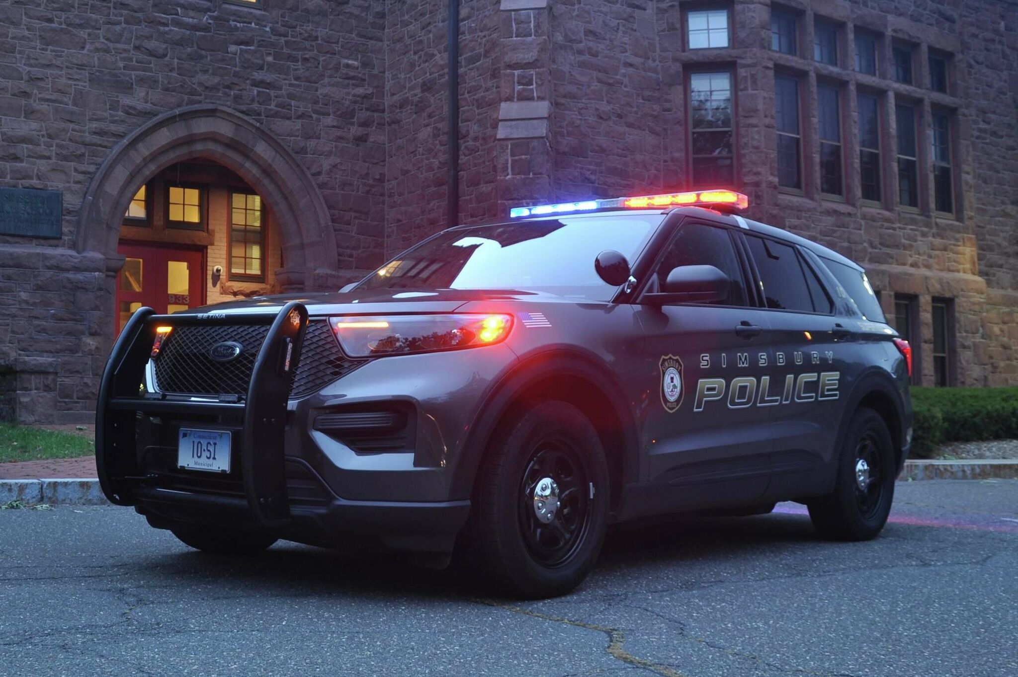 Man Dies After Car Crash In Simsbury On Monday Police Say