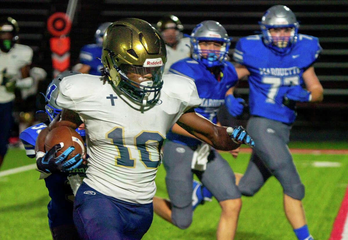 Belleville Althoff Rolls Past Marquette Catholic 42-0