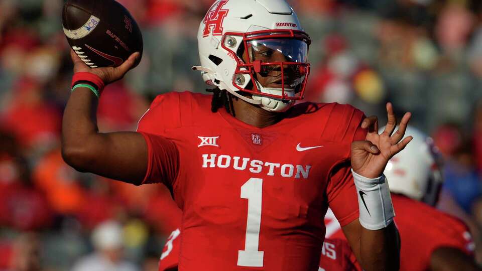 Houston Cougars quarterback Donovan Smith (1) throws a pass during the first quarter of an NCAA college football game at TDECU Stadium, Saturday, Sept. 23, 2023, in Houston.