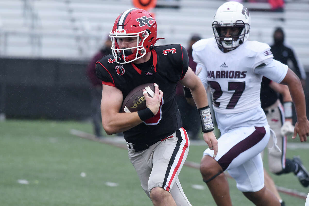 New Canaan football pitches secondhalf shutout, defeated Windsor