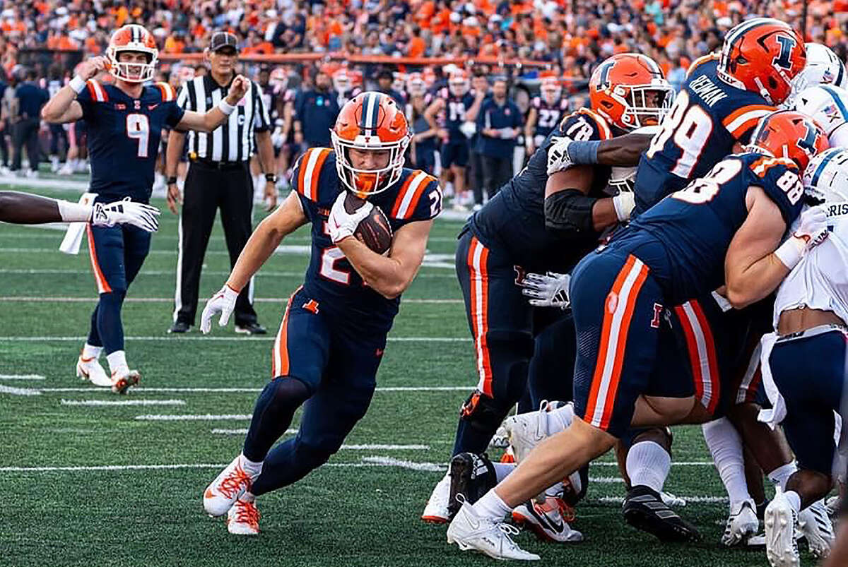 Illinois football defeats Florida Atlantic University