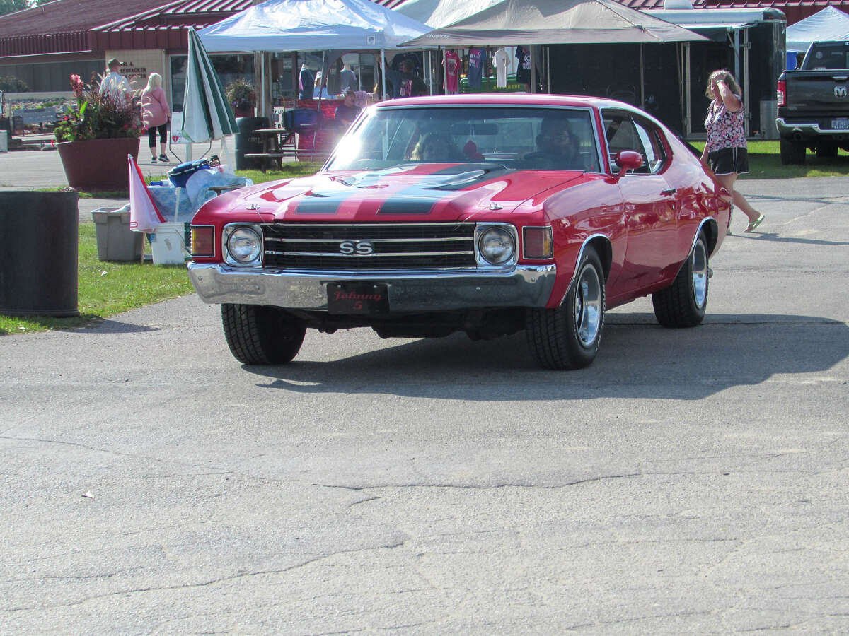 Michigan Antique Festival draws shoppers to Midland for old, new items