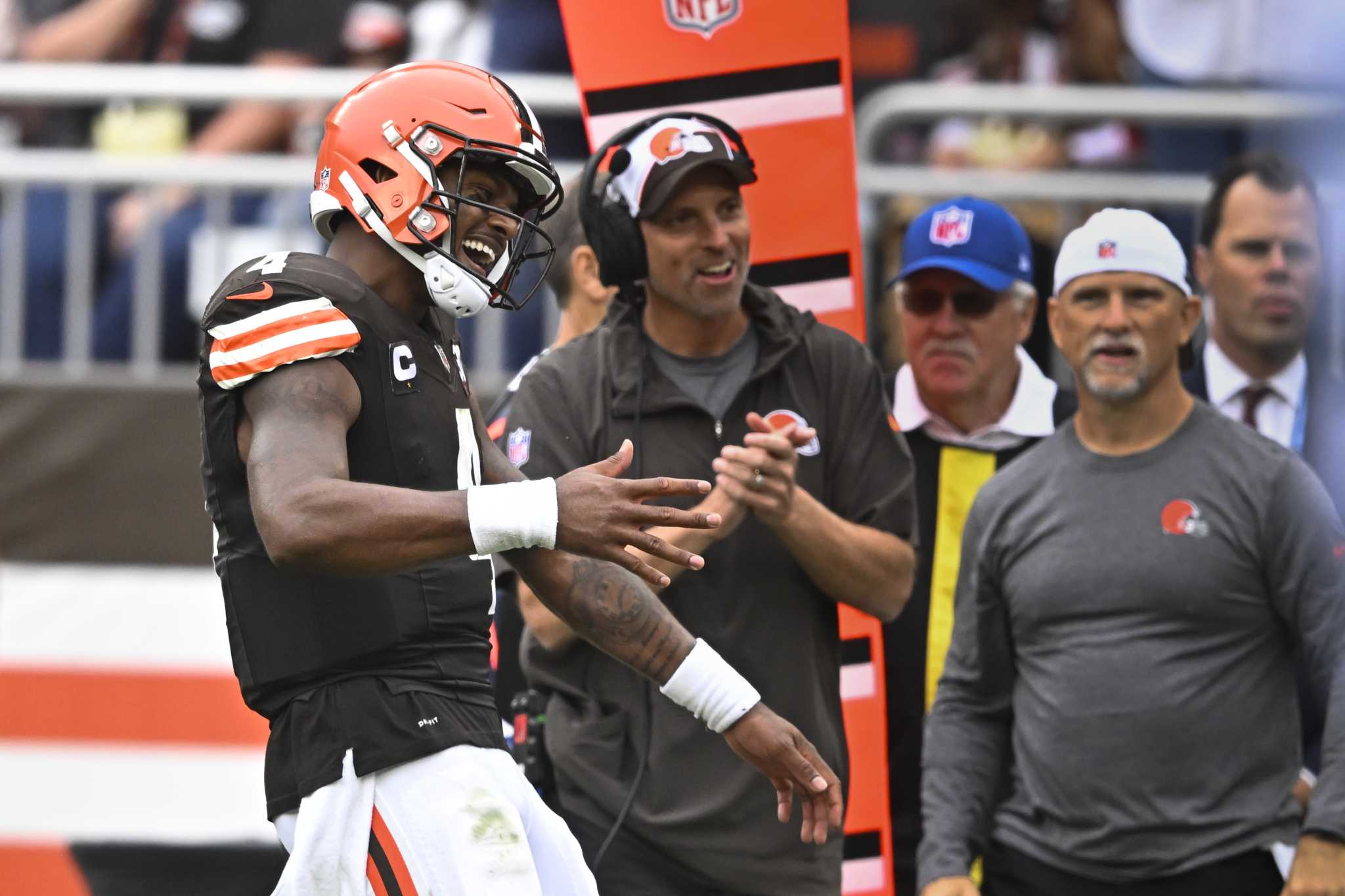 Myles Garrett, Deshaun Watson carry Browns past Titans 27-3