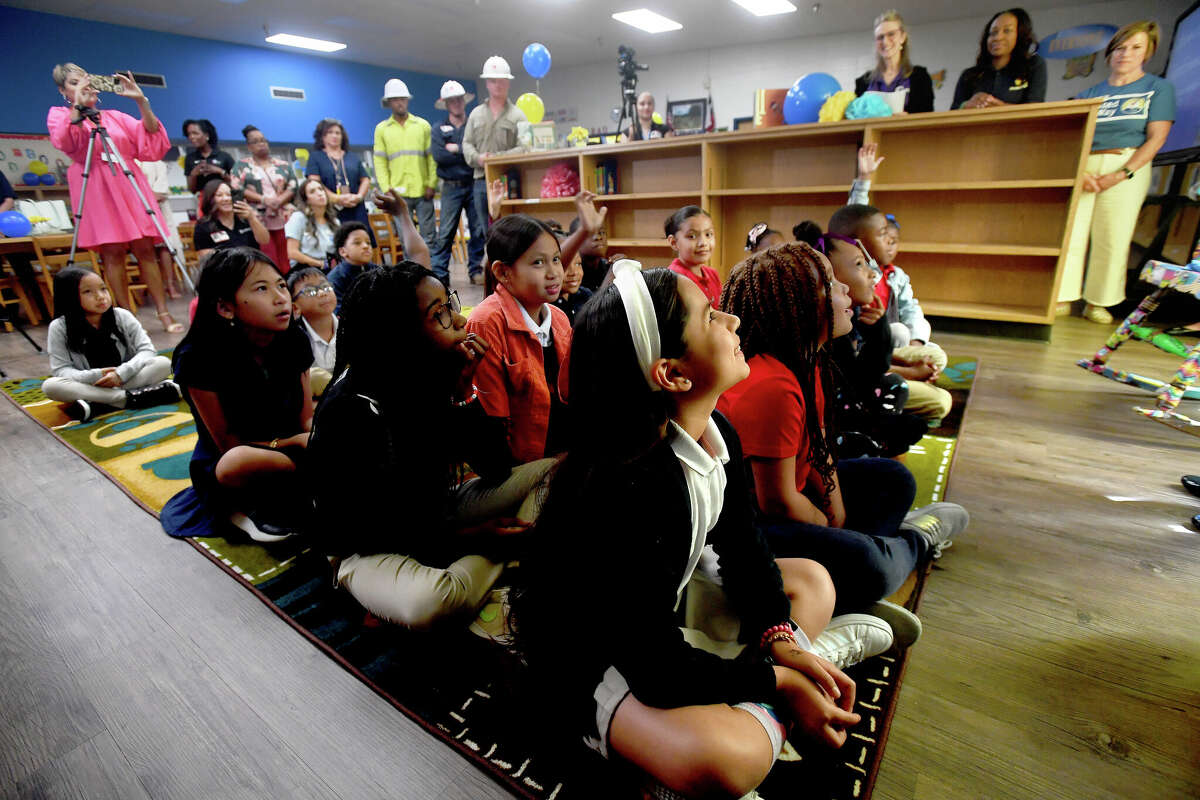 Entergy powers up United Way book vending machine initiative