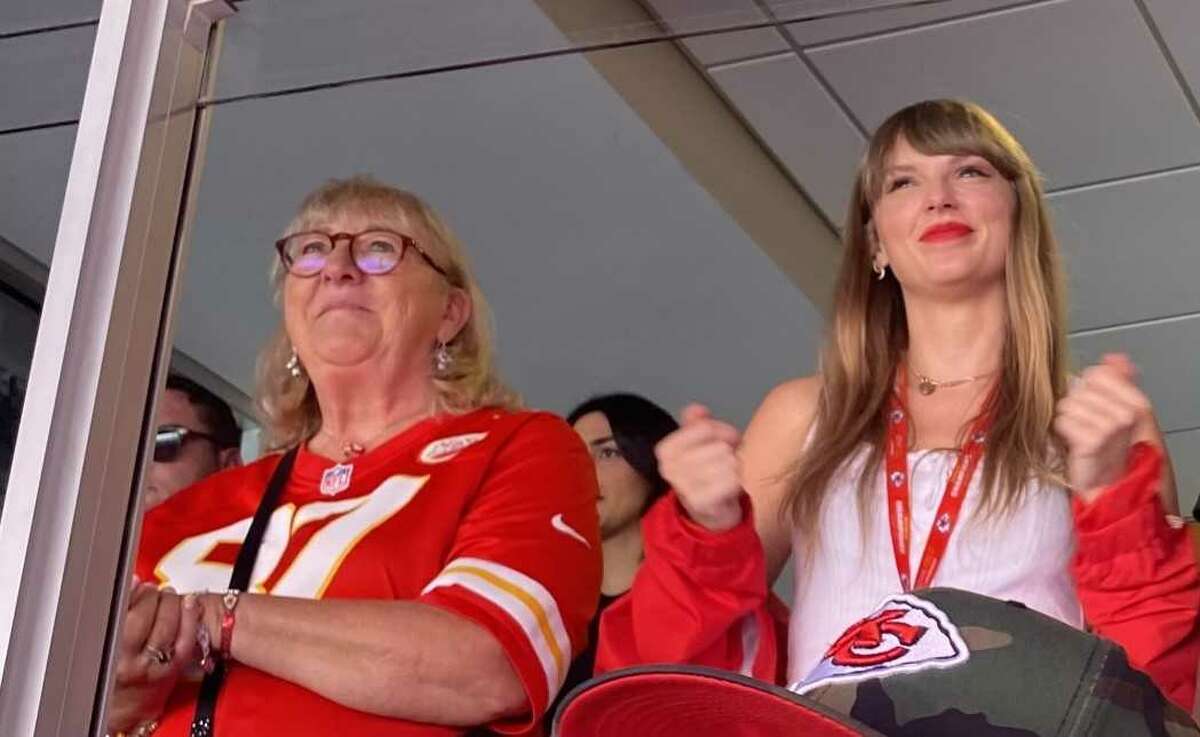 Taylor Swift in Kansas City for Bears game - Chicago Sun-Times