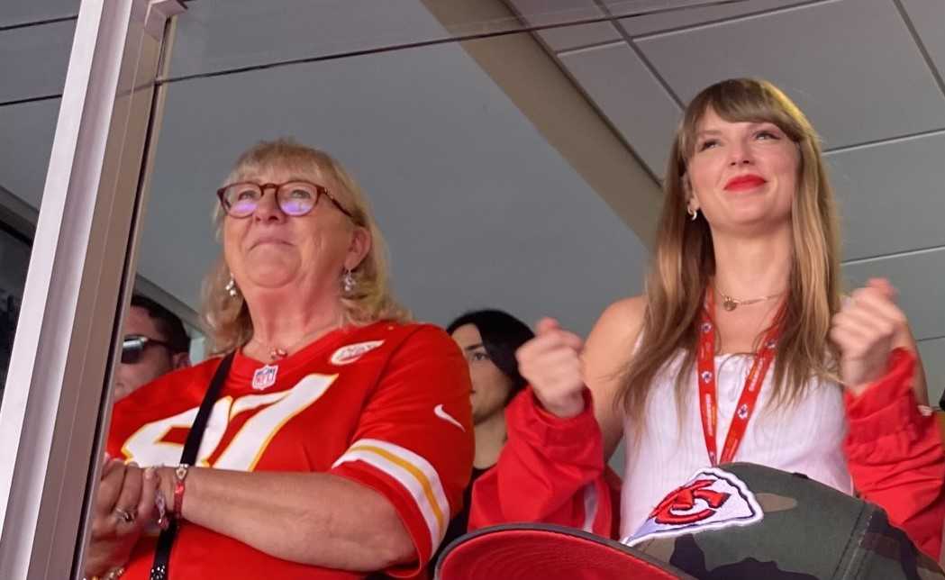 Everyone's talking about the sneakers Taylor Swift wore at an NFL game ...