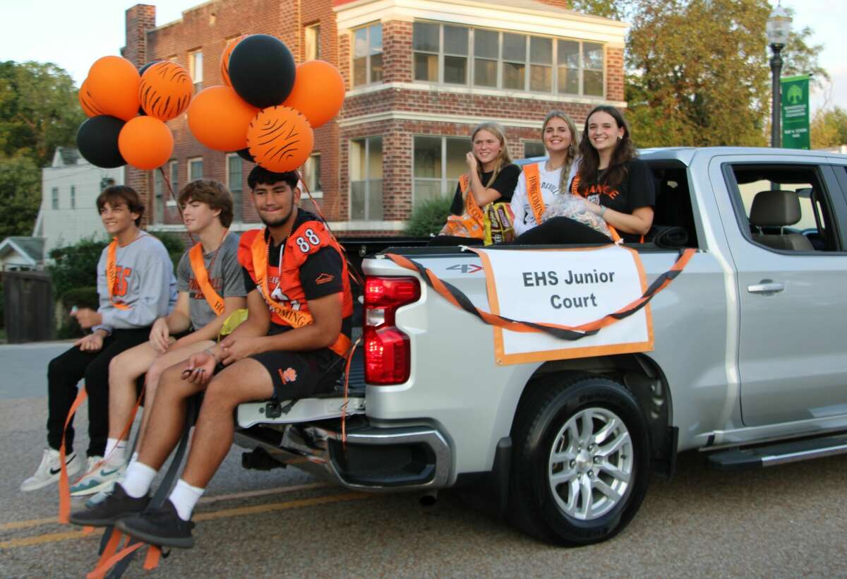 Edwardsville High Schools Groovy Homecoming Parade Draws Hundreds