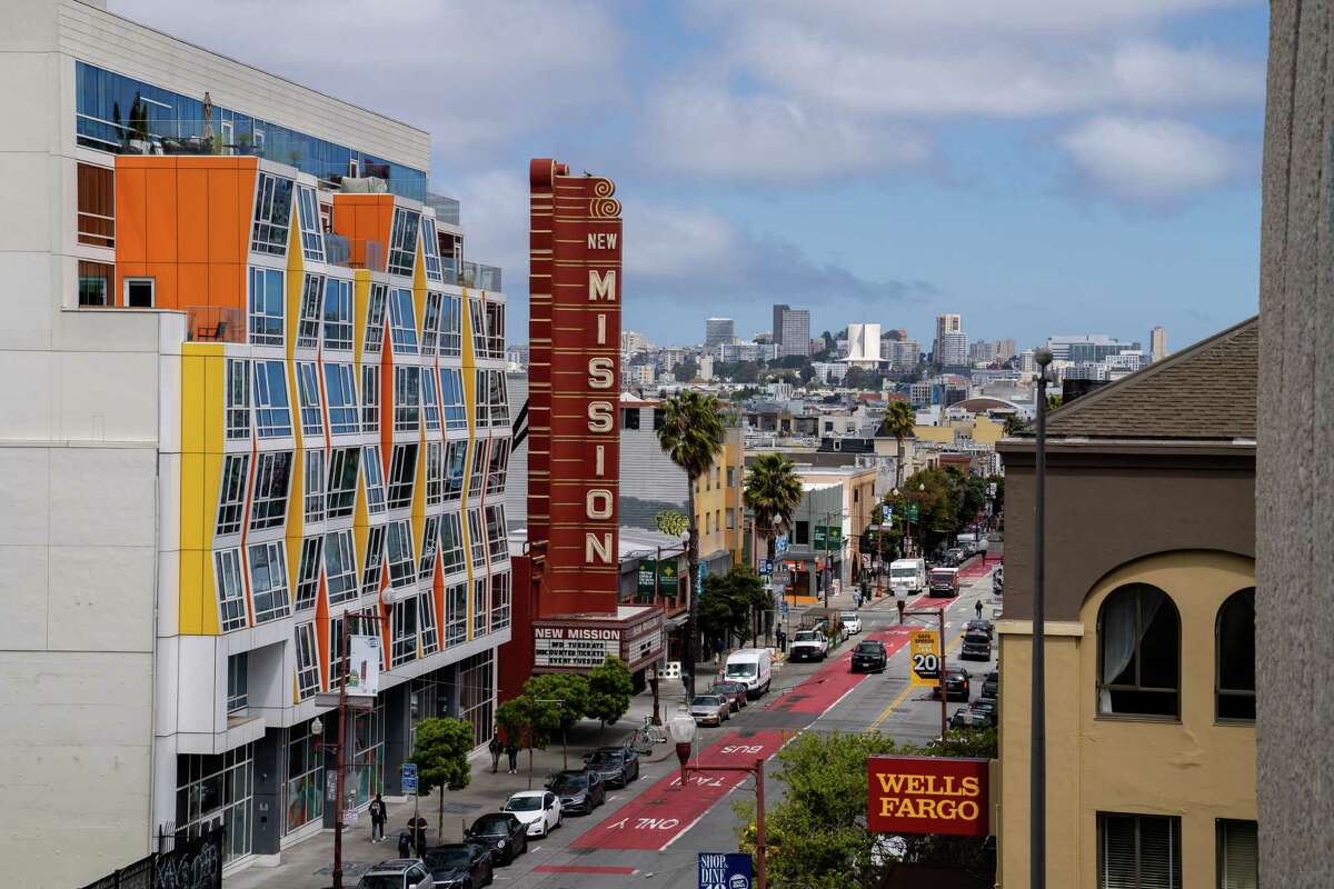 Bar San Pancho kicks off baseball season with new mural - Mission Local