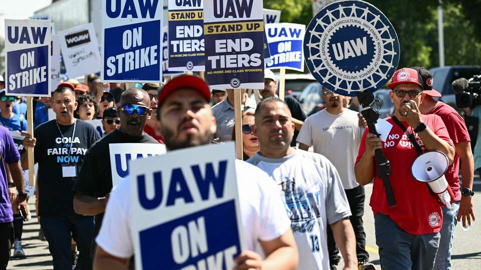 The UAW is expanding their strike to Ford and GM facilities in Illinois and Michigan increasing the number of members on strike to 25,000.