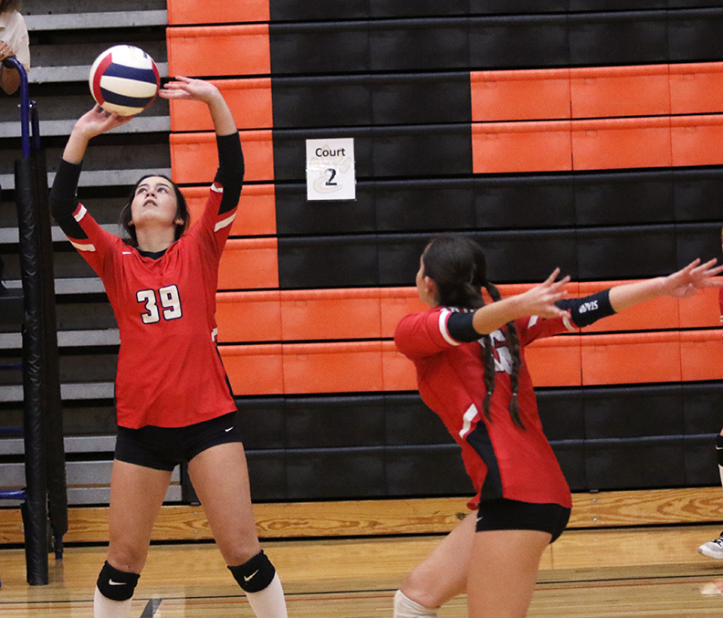 THURSDAY VOLLEYBALL: Dogs Sweep Cavies, Extend SCC Streak To 38