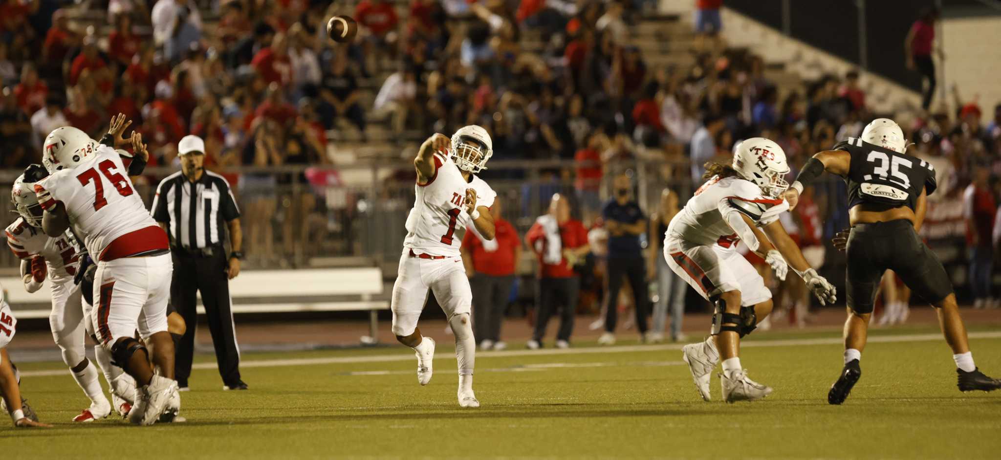 Johnnie Lott's late-game touchdown pass lifts Taft over Warren