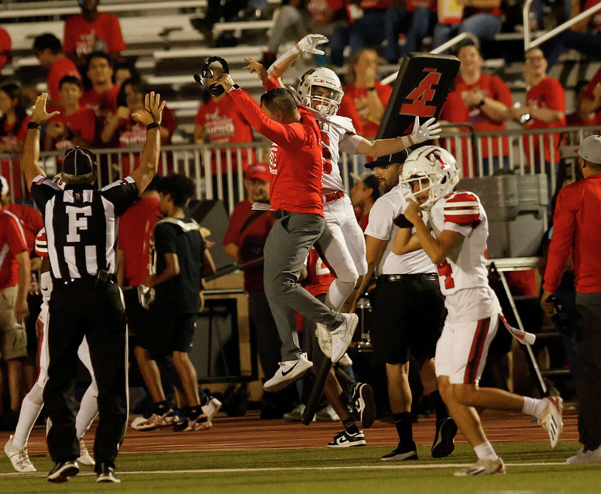 Johnnie Lott's late-game touchdown pass lifts Taft over Warren