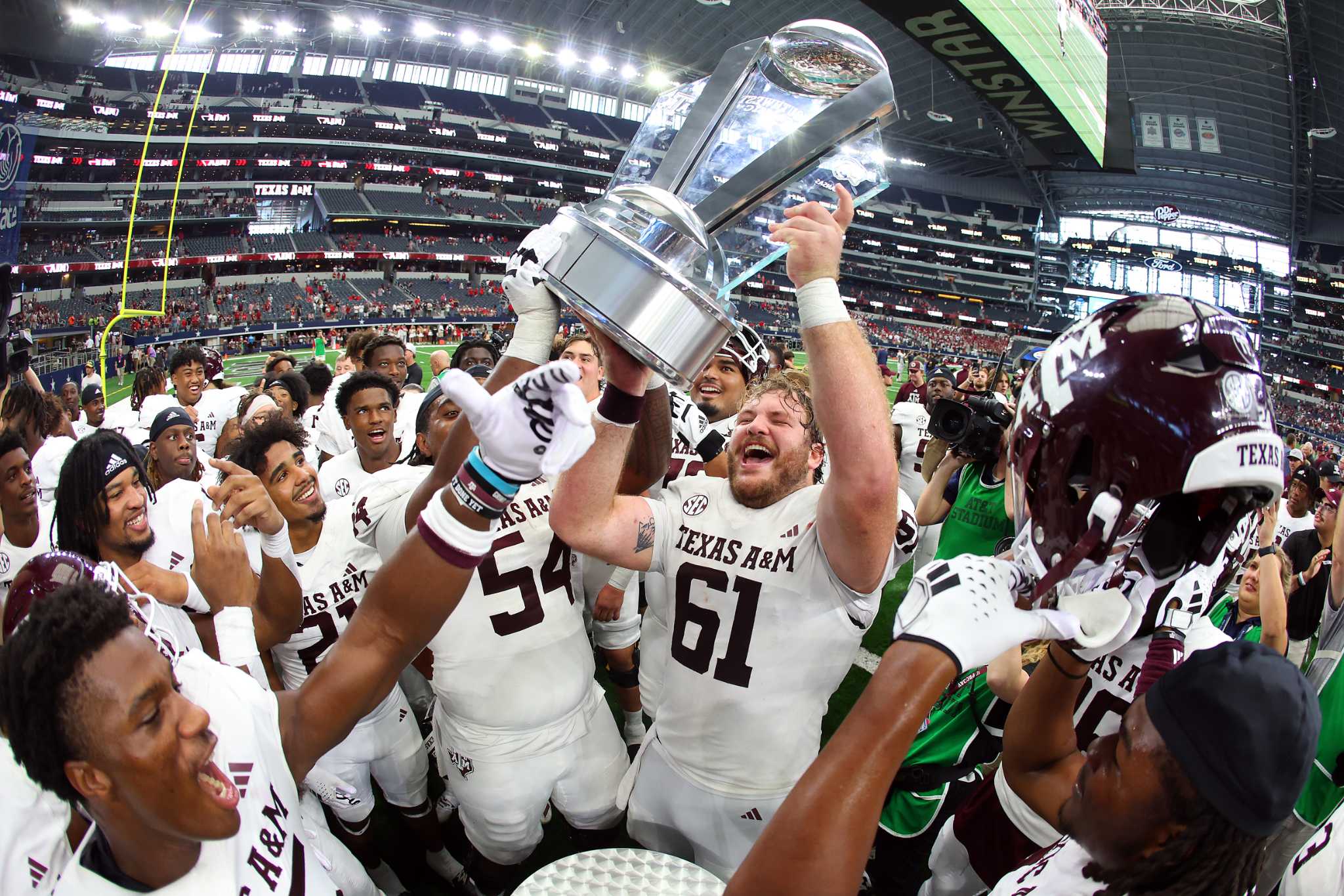 5-star Shemar Stewart celebrates Texas A&M's victory over Alabama