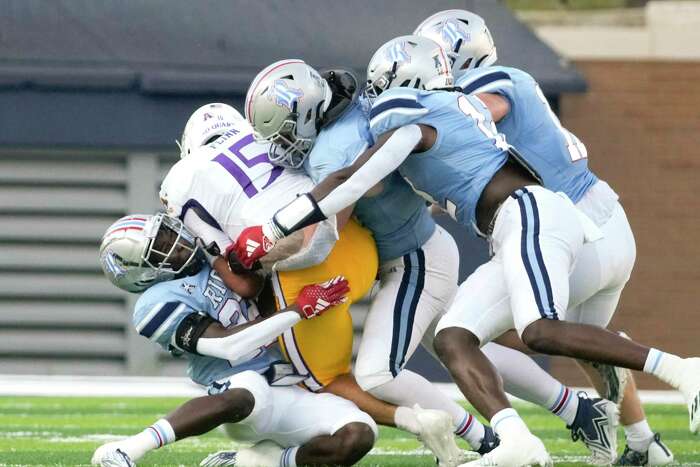 University of Houston to wear Oilers-like uniforms for Saturday's football  season opener – Houston Public Media