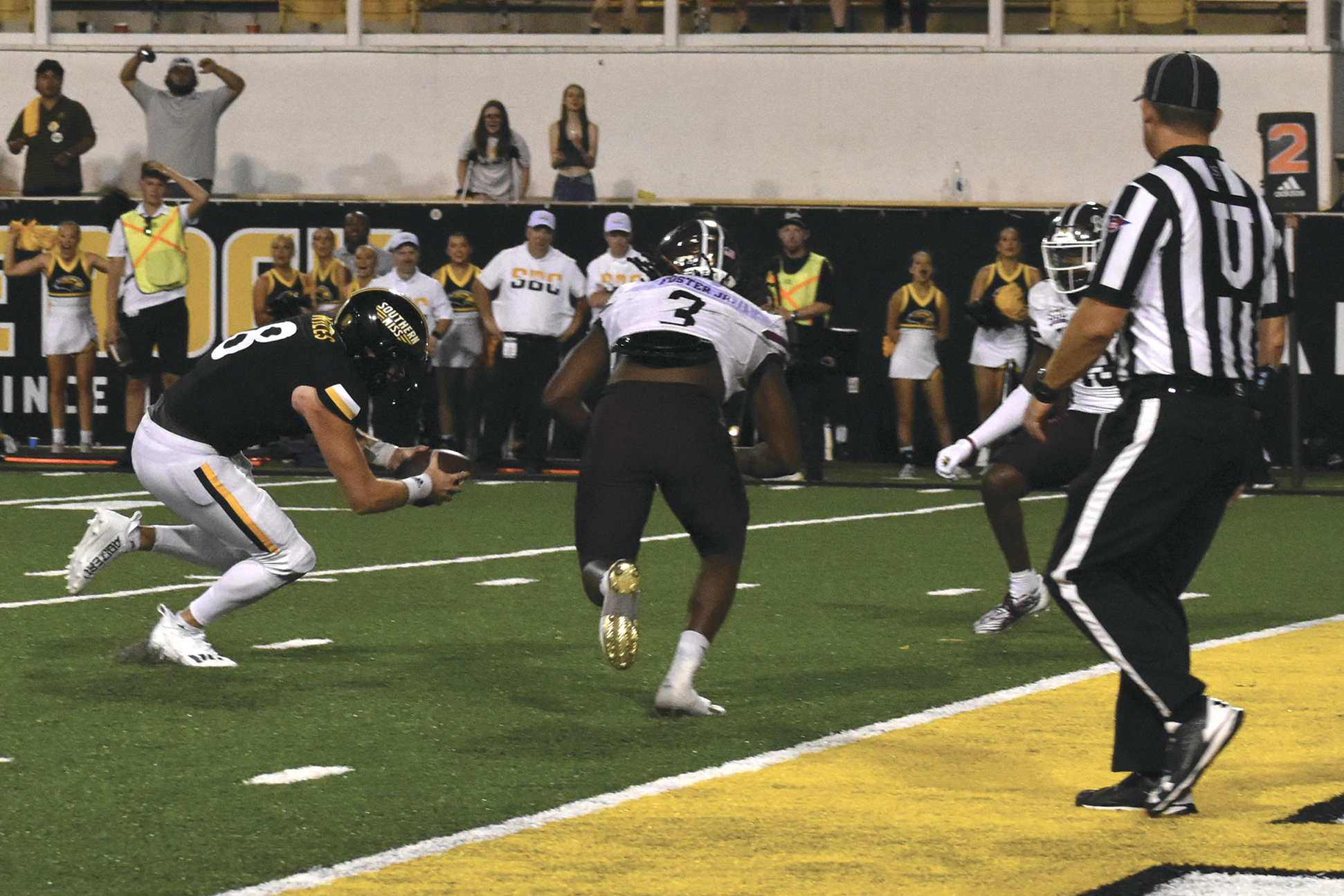 Southern Miss jumps to 4-0 lead over Tennessee before Game 1 is