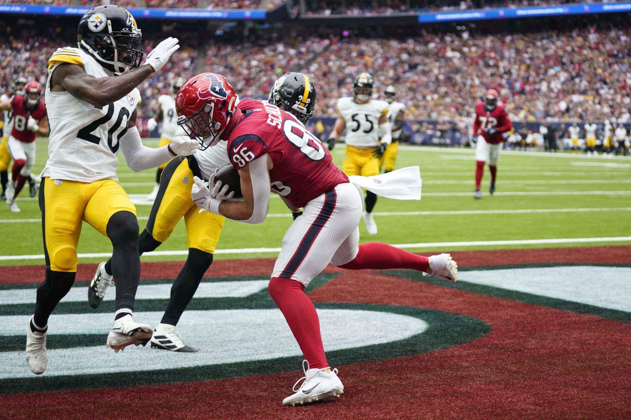 Stroud throws for 306 yards, two TDs to lead Texans over Steelers