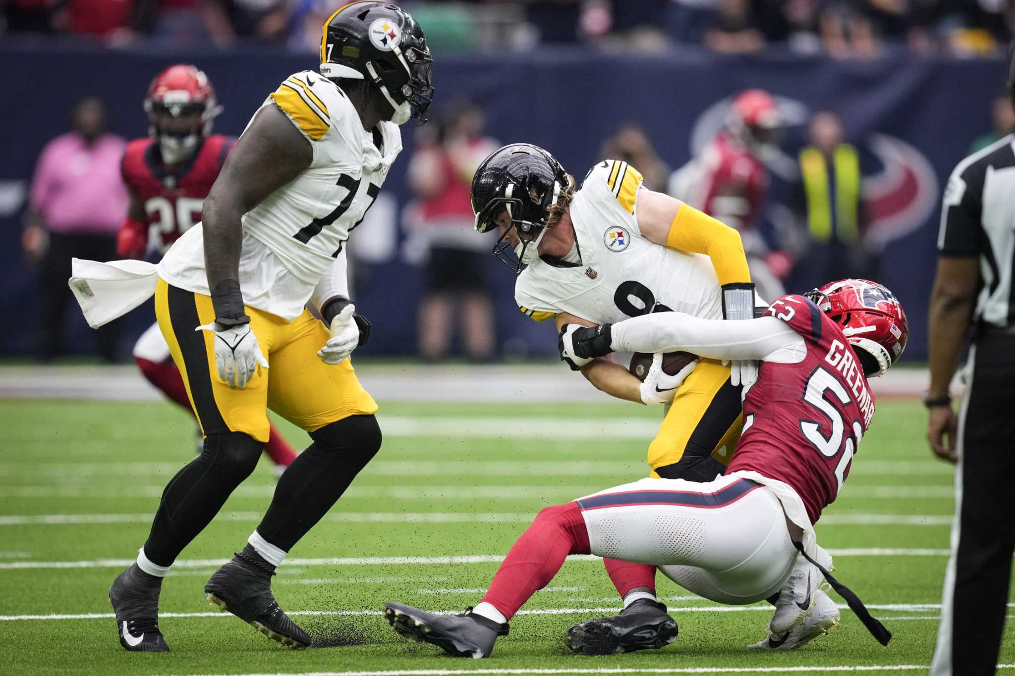 Steelers QB Kenny Pickett leaves loss against Texans after injuring knee, National Sports