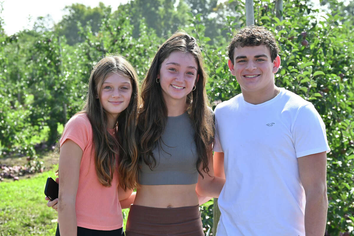 SEEN Apple picking at Beardsley's Cider Mill & Orchard 2023