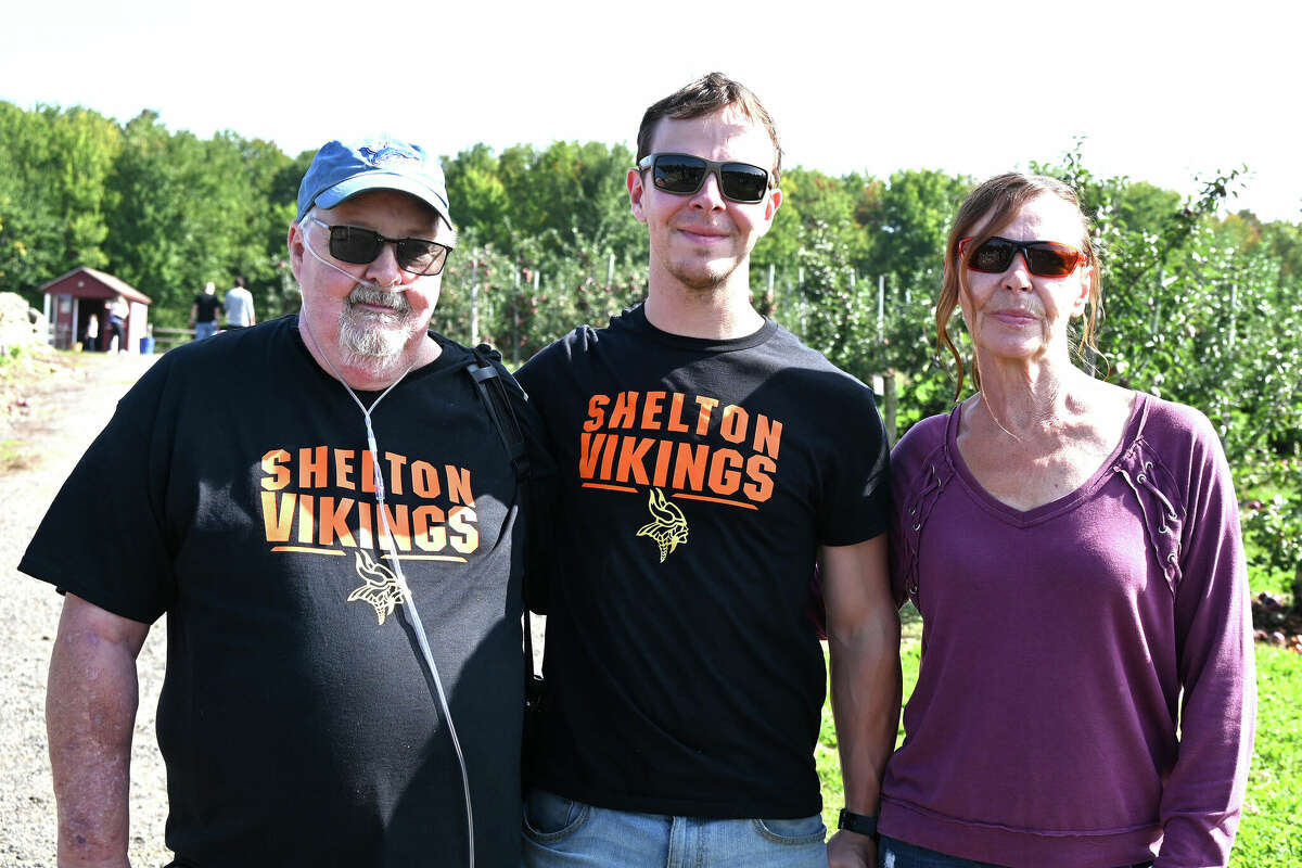 SEEN Apple picking at Beardsley's Cider Mill & Orchard 2023