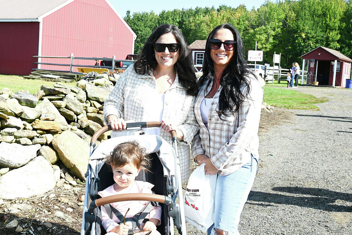 SEEN Apple picking at Beardsley's Cider Mill & Orchard 2023